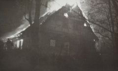 hořící synagoga
