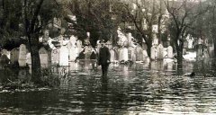 hřbitov při povodni v roce 1920