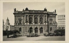 dobová pohlednice se synagogou (vlevo v pozadí)
