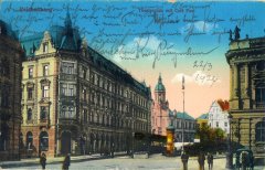 dobová pohlednice města se synagogou (v pozadí)