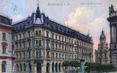 dobová pohlednice města se synagogou (v pozadí)