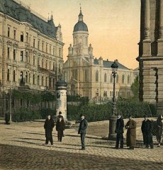 synagoga v pohledu od divadla