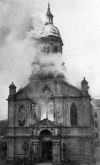 hořící synagoga