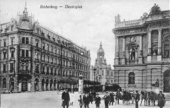 dobová pohlednice města se synagogou (v pozadí)