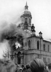hořící synagoga