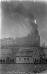 hořící synagoga