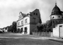 historické foto synagogy (vpravo)