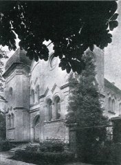 západní průčelí synagogy