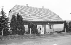 k levé straně tohoto bývalého rabínského (obecního) domu židovské obce byla přistavěna synagoga