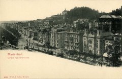 historické foto synagogy (v pravé části snímku)