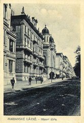 dobová pohlednice města se synagogou