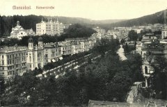 historické foto synagogy (vlevo)
