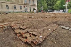 zbytky zdiva synagogy odhalené při archeologickém průzkumu