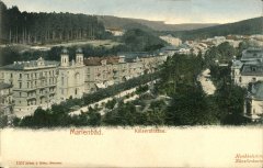 historické foto synagogy (vlevo)