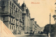 dobová pohlednice města se synagogou