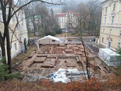 zbytky zdiva synagogy odhalené při archeologickém průzkumu