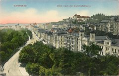 historická pohlednice města se synagogou (vpravo)