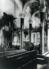 interiér synagogy - pohled k jihovýchodu