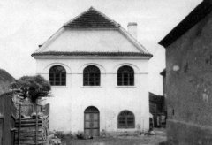 západní průčelí synagogy