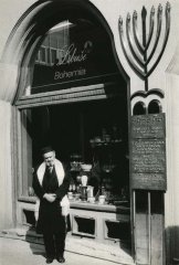 pamětní deska na místě synagogy
