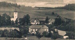 starší pohlednice vsi s kostelem -  detail předchozí fotografie