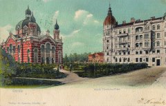 dobová pohlednice města se synagogou