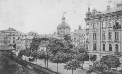 dobová pohlednice města se synagogou