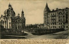 dobová pohlednice města se synagogou