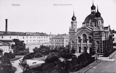 dobová pohlednice města se synagogou