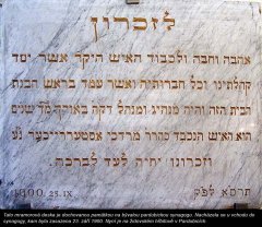 pamětní deska ze synagogy