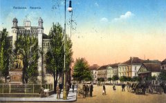 dobová pohlednice města se synagogou