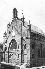 západní průčelí synagogy