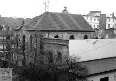 starší foto synagogy (v pozadí)