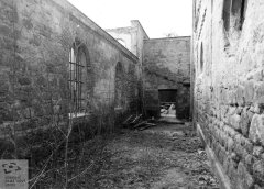 starší foto synagogy (vpravo)
