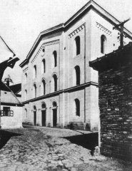 západní průčelí synagogy
