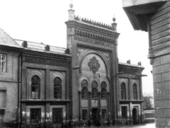 jižní průčelí synagogy