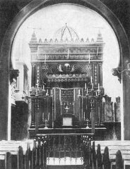 historické foto interiéru synagogy (aron ha-kodeš)