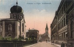 dobová pohlednice města se synagogou