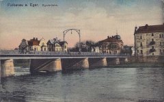 dobová pohlednice se synagogou (v pozadí)