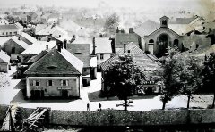 celkový pohled na město se synagogou