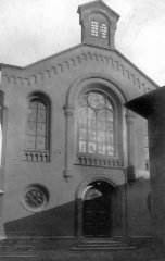 západní průčelí synagogy