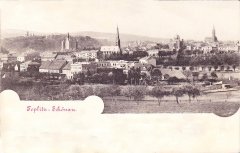 dobová pohlednice města se synagogou (vpravo od středu)