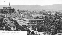 dobová pohlednice města se synagogou