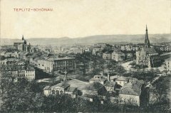 dobová pohlednice města se synagogou (vlevo)