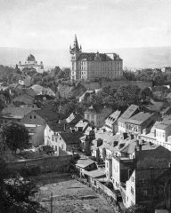 celkový pohled na město se synagogou