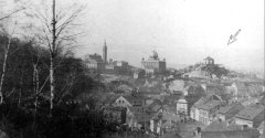 celkový pohled na město se synagogou