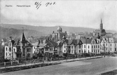 dobová pohlednice města se synagogou
