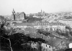 historické foto synagogy (v pozadí)