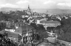 celkový pohled na město se synagogou