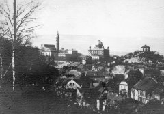celkový pohled na město se synagogou